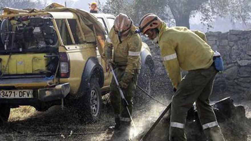 Tres incendios en comarcas obligan a activar el nivel máximo de alerta