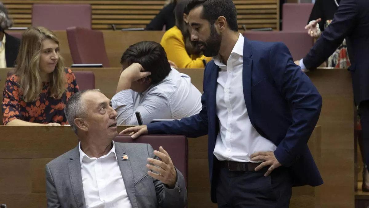 Los síndics de Compromís y PSPV hablan antes del Debate de Política General en las Corts valencianas.