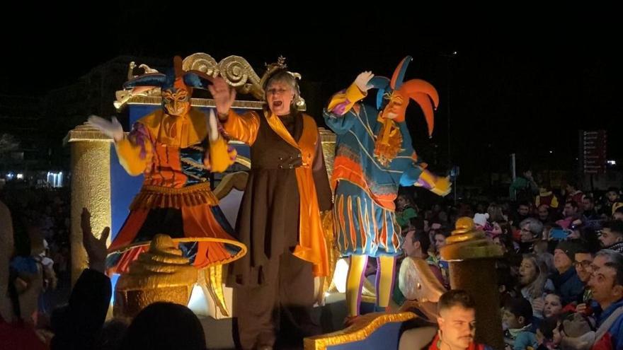 La reina Carnestoltes arriba a Solsona per encetar la festa amb disbauxa