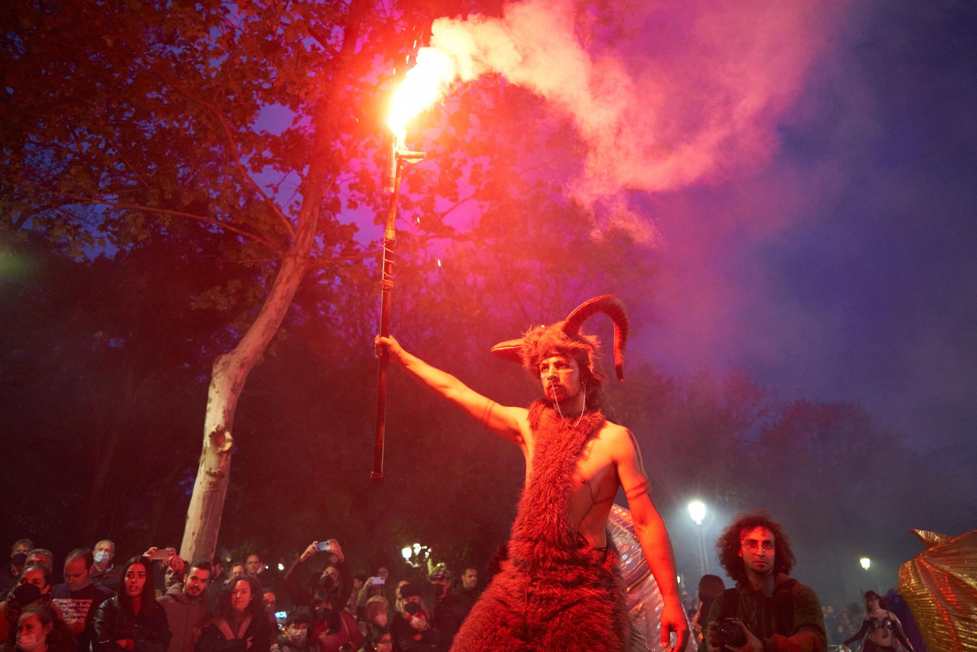 El desfile de San Jorge y la quema del dragón, en imágenes