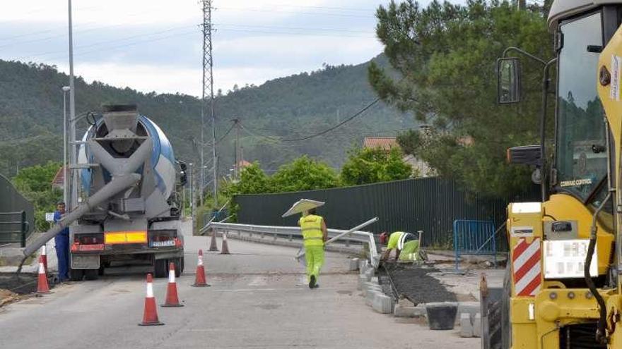 Obras en la zona de A Ponderosa-Rebordáns. // D.B.M.