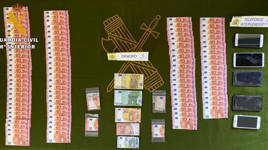 Dos detenidos en Pozoblanco con 1.310 euros en billetes falsos que compraban por internet