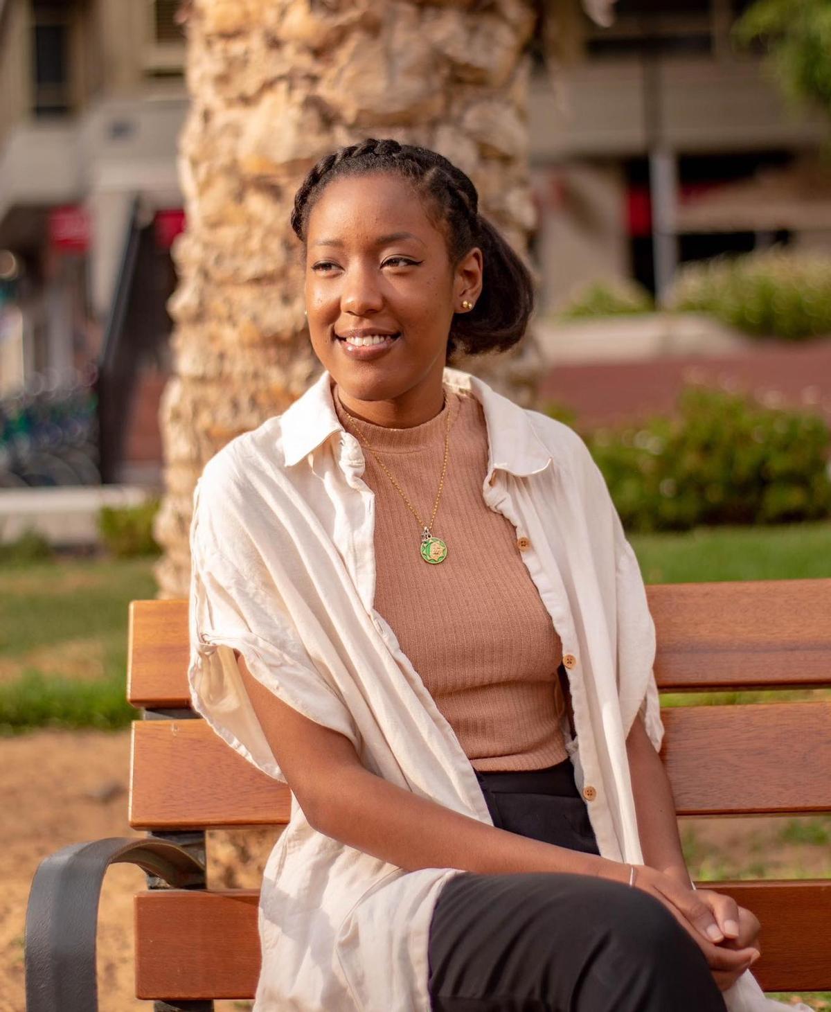 La poeta y activista afrocubana Ivette Dalianna.