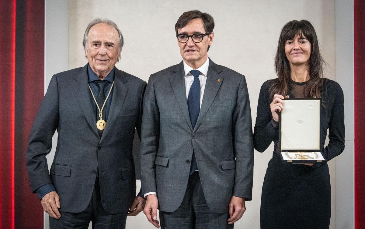 Serrat i Núria Espert reben la Medalla d’Or de la Generalitat
