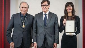 Serrat i Núria Espert reben la Medalla d’Or de la Generalitat