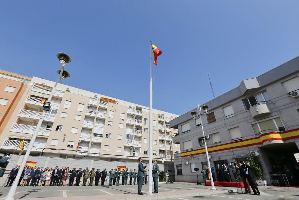 La Guardia Civil de la comarca celebra el día de su patrona en Torrevieja. Un grupo de vecinos se ha concentrado para dar su respaldo a las fuerzas de seguridad en Cataluña