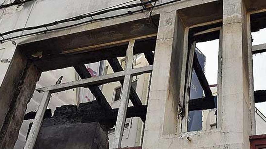 El incendio deja la casa Carnicero al borde del colapso tras años de dejadez y alertas desoídas