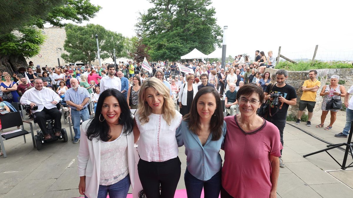 Yolanda Díaz, en un acto de Sumar en Pamplona con Ione Belarra (derecha) e Idoia Villanueva (izq)