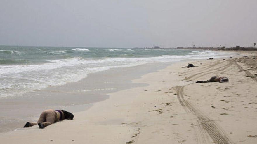 Cadáveres aparecidos en la costa de Libia