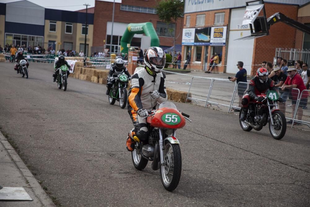 Segunda y última jornada de la carrera y exhibición de motos clásicas en el polígono de La Hiniesta