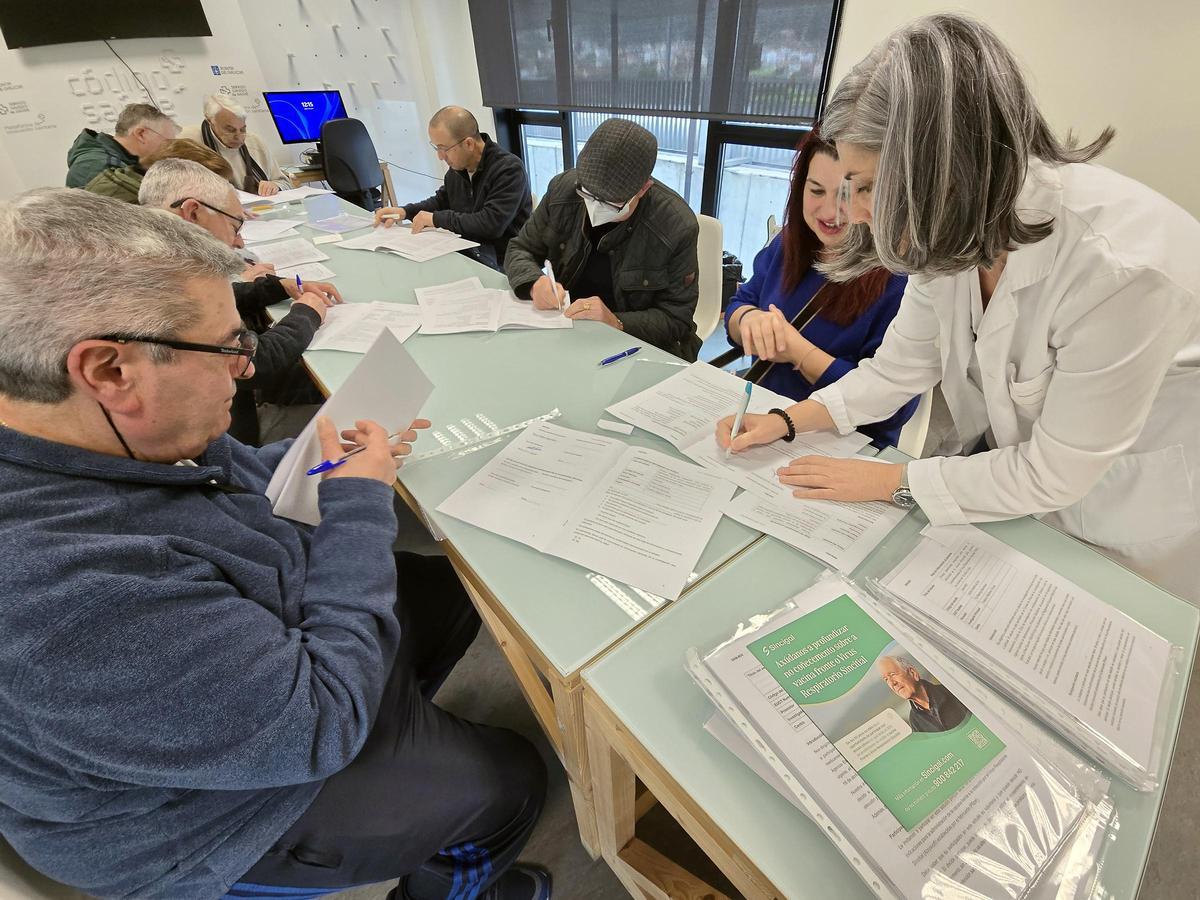 Hasta dos horas de cola en el Cunqueiro para participar en el ensayo clínico frente al Virus Respiratorio Sincitial