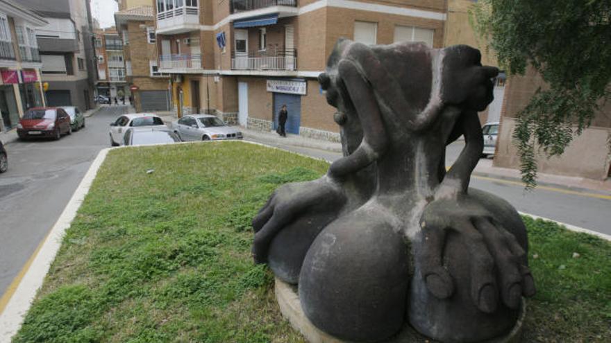 Las figuras de las tres mujeres de la obra ´Minera, cartagenera, taranta´