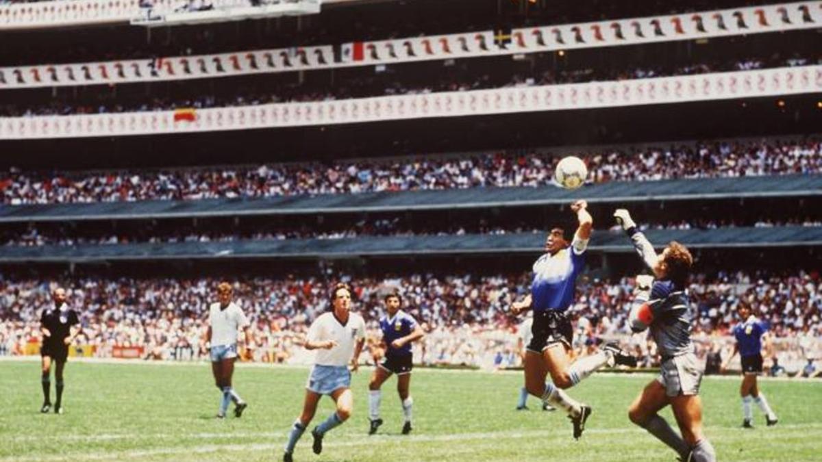 Maradona y la famosa mano de Dios.