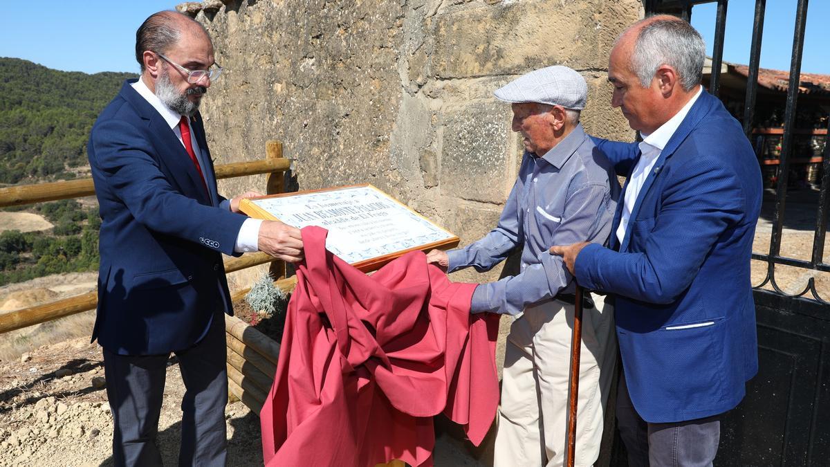 El Presidente de Aragón, Javier Lambán, asiste al homenaje dedicado al que fuera alcalde de El Frago, Juan Beamonte Palacios