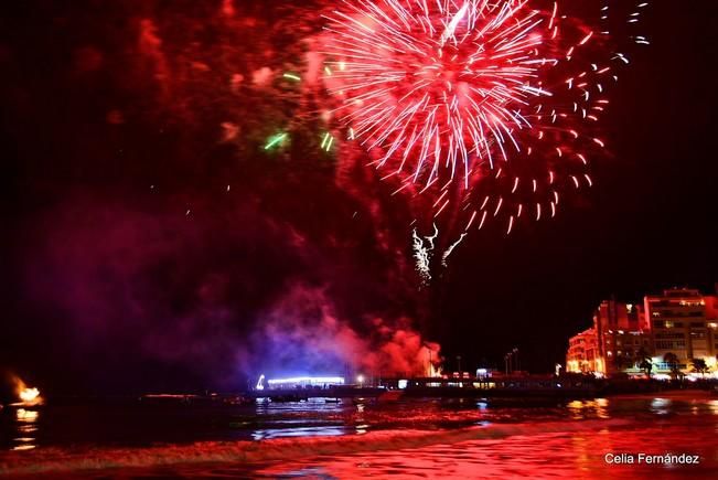 Espectáculo de fuegos artificiales tras el entierro de la sardina