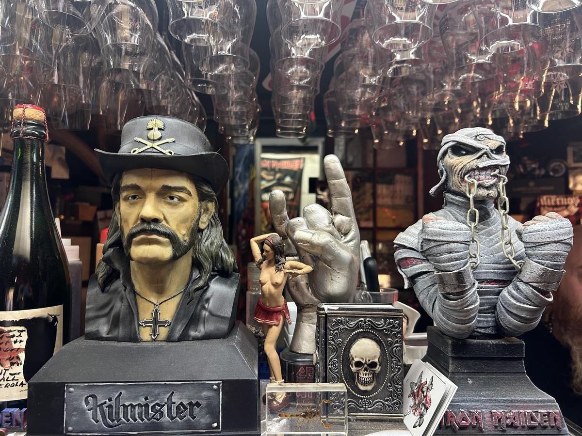 Figuras entre copas.