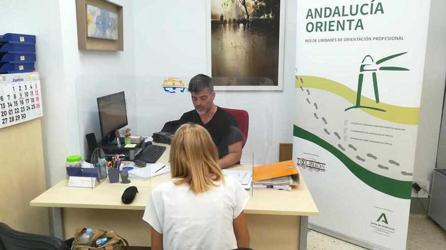 Rincón reanuda el servicio Andalucía Orienta para personas desempleadas