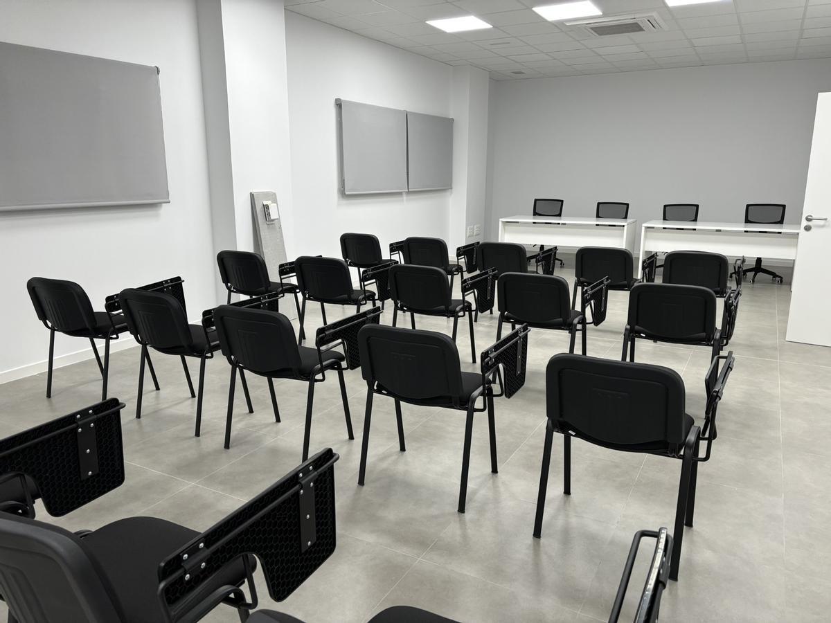 La planta baja del edificio alberga el Centro Municipal de Servicios Sociales, así como un espacio destinado al ‘coworking’.