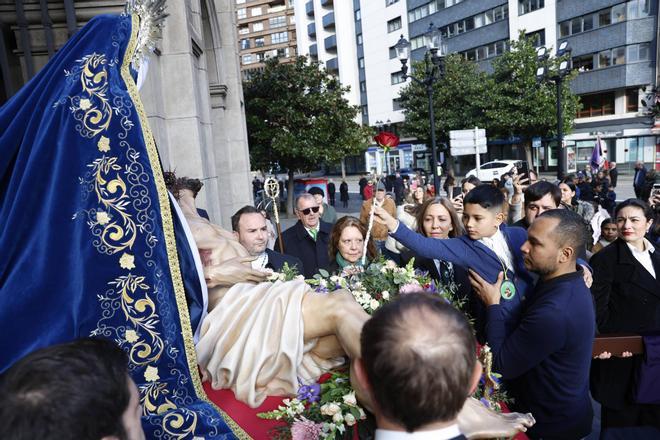 El traslado de la Piedad en Gijón, en imágenes.
