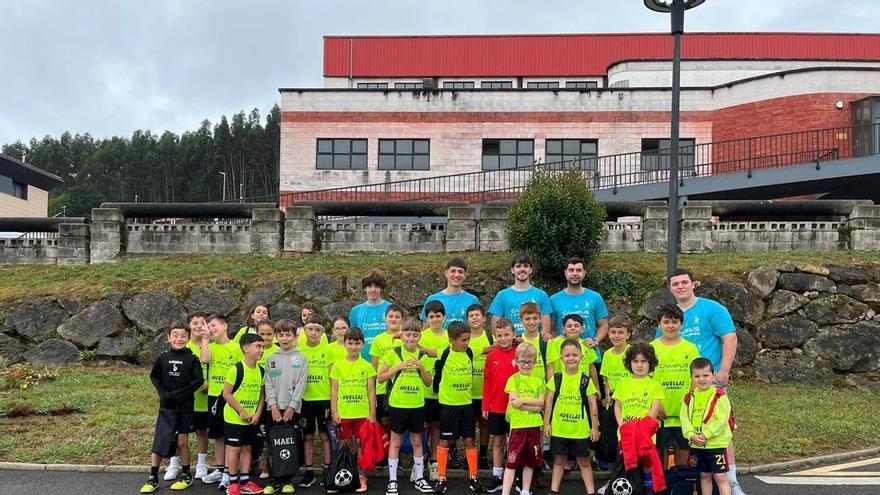 Deporte sin presiones y en familia: la SD Cancienes estrena "Baby fútbol", un espacio de juego libre para los más pequeños de Corvera