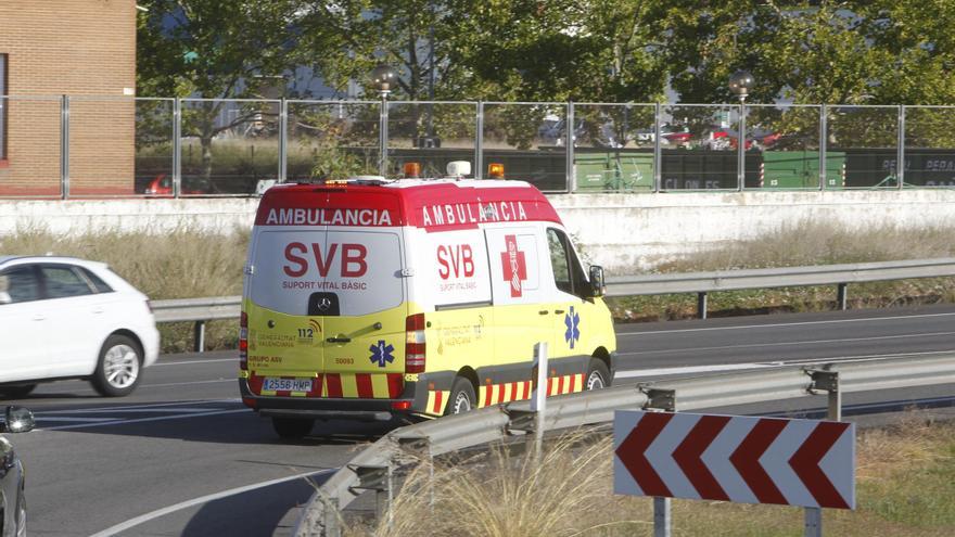 Un conductor de ambulancia y un bombero unen sus fuerzas para ofrecer servicios humanitarios