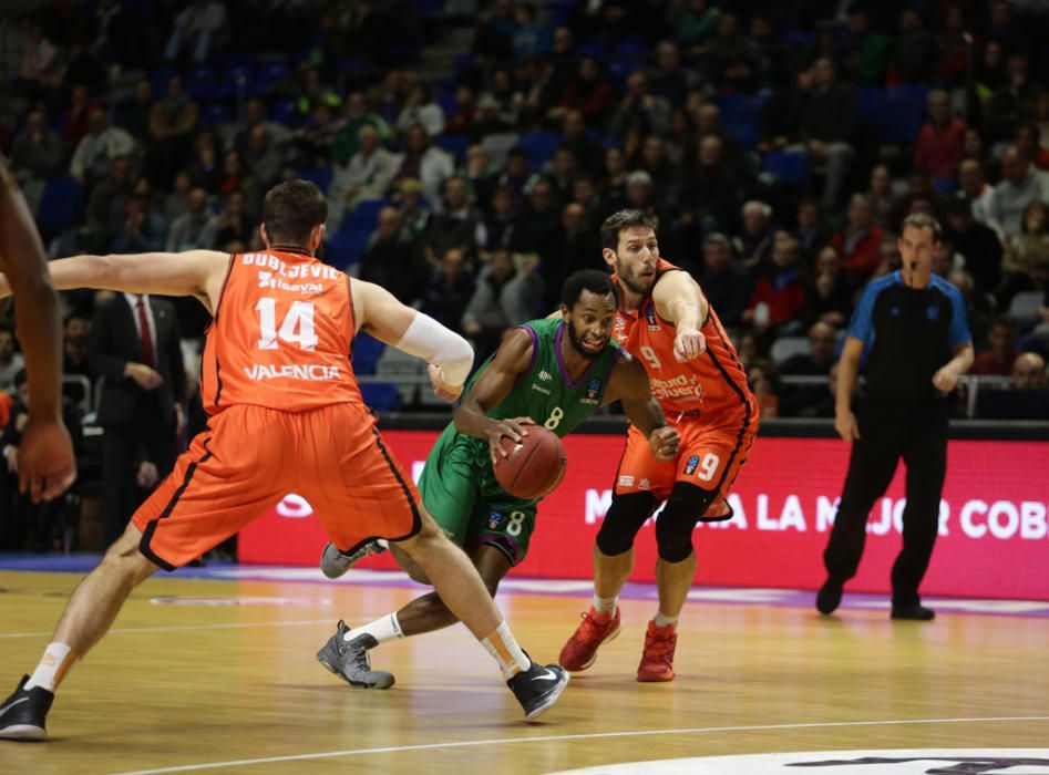 Derrota del Unicaja en el Carpena ante el Valencia Basket que le complica el liderato del grupo en el Top 16 de la Eurocup