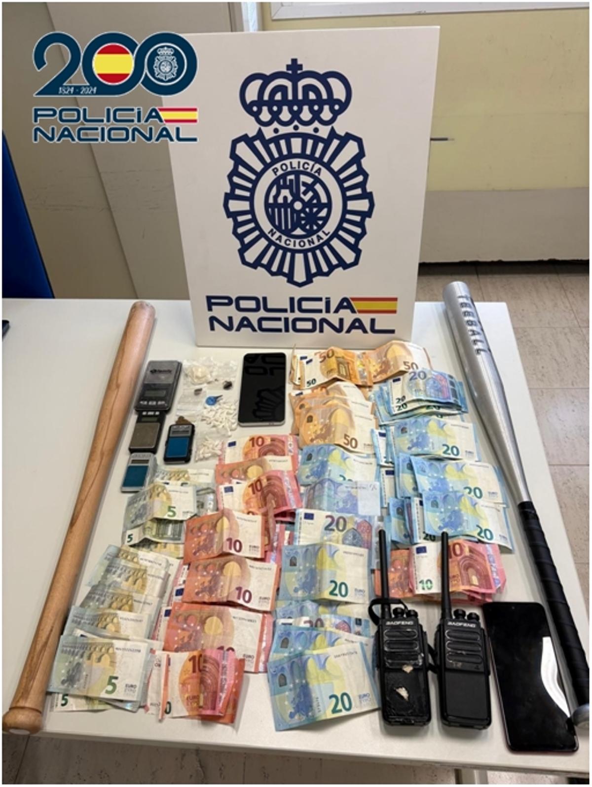 Dinero, droga y bates de béisbol intervenidos a la organización criminal en Fuerteventura