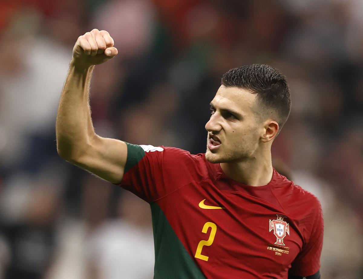 Lusail (Qatar), 06/12/2022.- Diogo Dalot of Portugal reacts after winning the FIFA World Cup 2022 round of 16 soccer match between Portugal and Switzerland at Lusail Stadium in Lusail, Qatar, 06 December 2022. (Mundial de Fútbol, Suiza, Estados Unidos, Catar) EFE/EPA/Rolex dela Pena