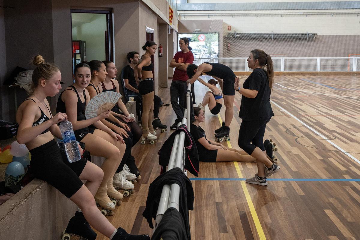 En el descans entre cada rutina, l'entrenadora Arantxa Sacristán dona algunes directrius.