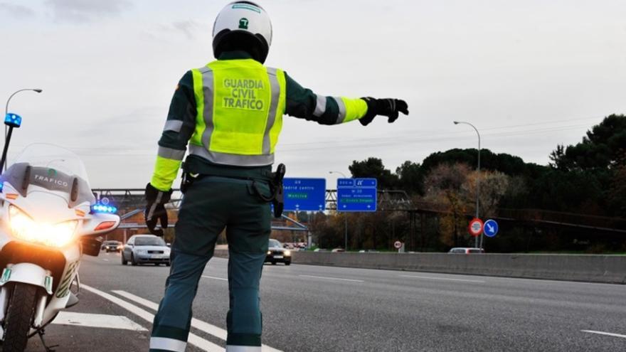 La Guardia Civil investiga en A Coruña a tres conductores sin carné o sin los puntos