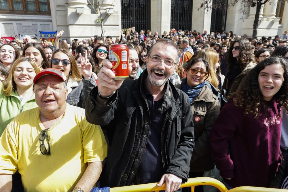 Búscate en la mascletà del 8 de marzo