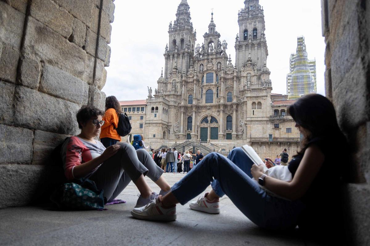 Entre peregrinos, páginas y letras: "Hoxe a praza é nosa"