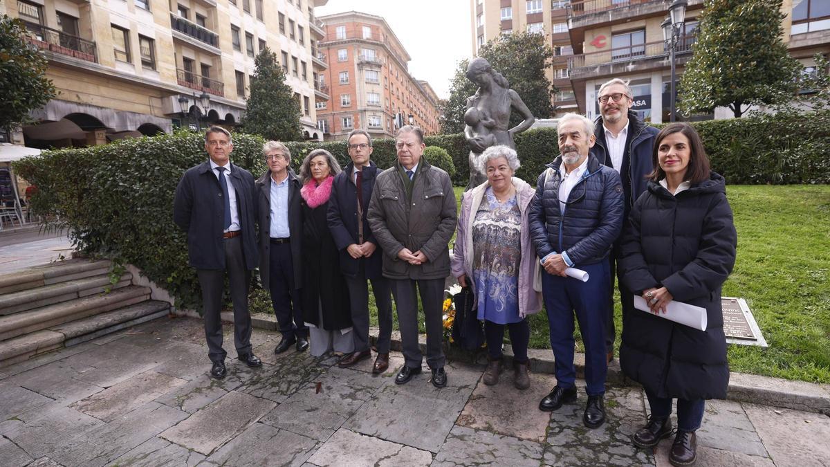 La estatua de "La Maternidad" de Oviedo estrena nueva ubicación