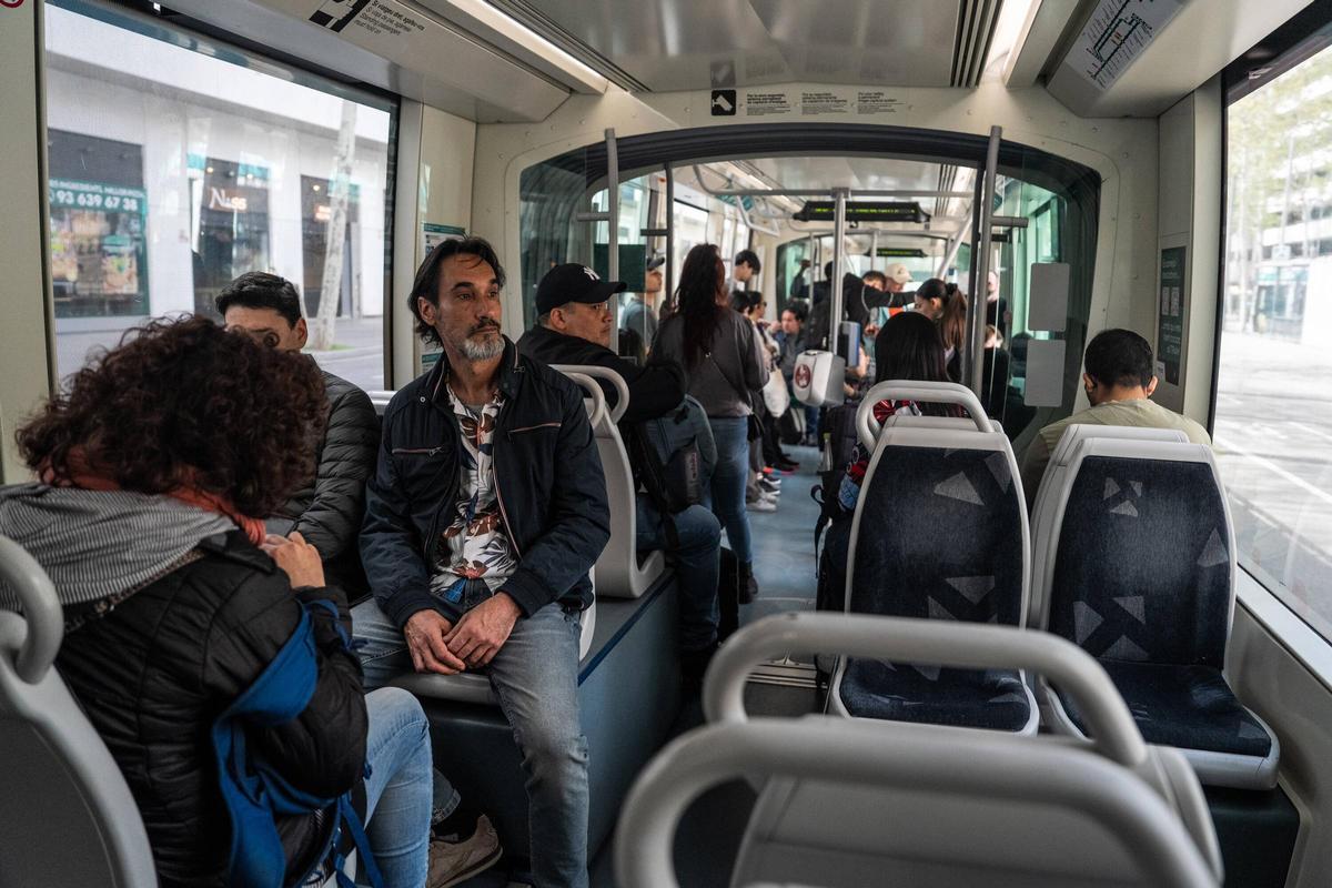 Pasajeros del Trambesòs, el pasado 3 de abril