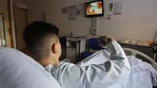 Los pacientes ingresados en el Reina Sofía tendrán tele gratis