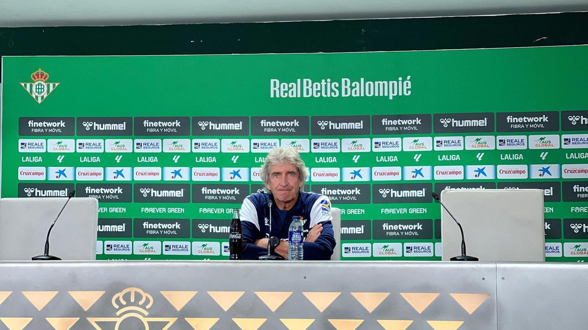 Manuel Pellegrini en la rueda de prensa previa al Celta de Vigo