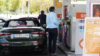 El motivo por el que la DGT puede multar con 100 euros al echar gasolina