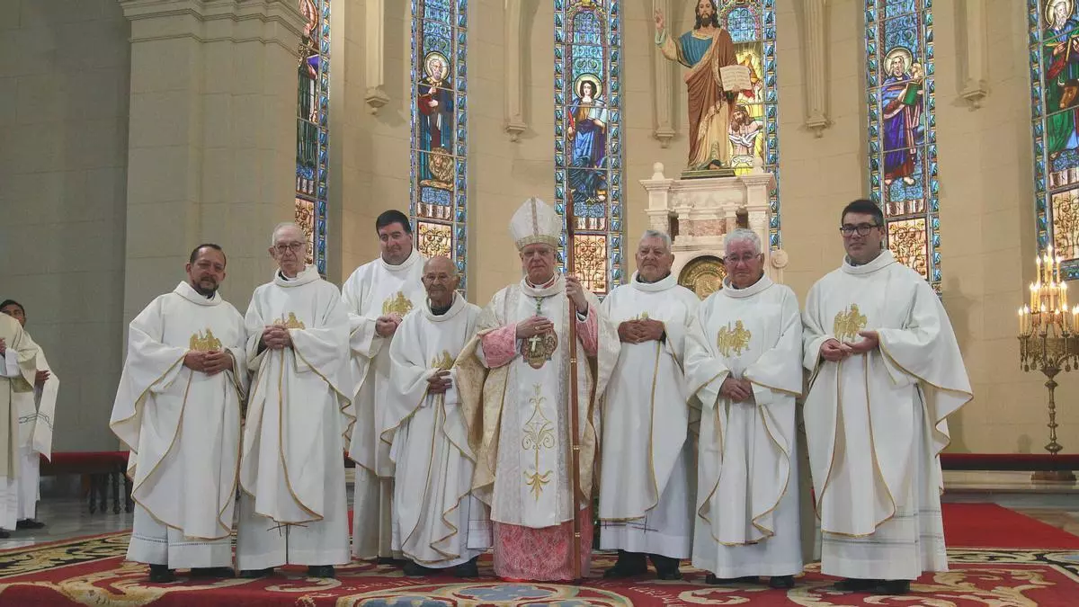 La Diócesis de Ourense rinde homenaje a los sacerdotes con más años de ministerio: «Antes una parroquia era un mundo»