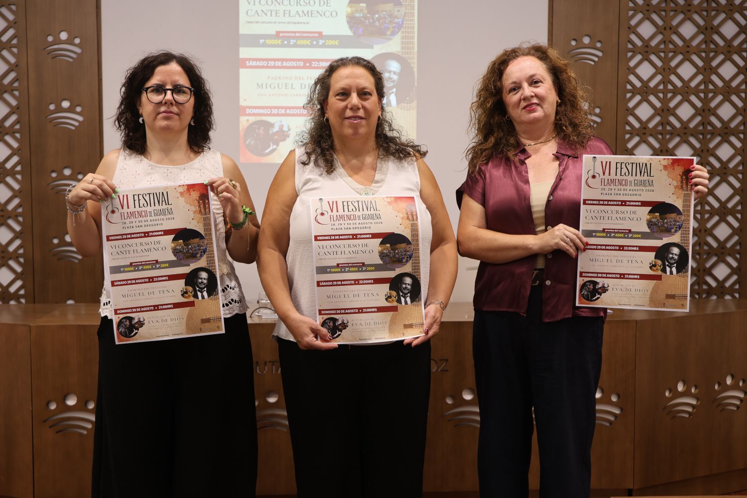 Estefanía Barrero, Carmen Yáñez y Victoria Lozano, en la presentación del festival.
