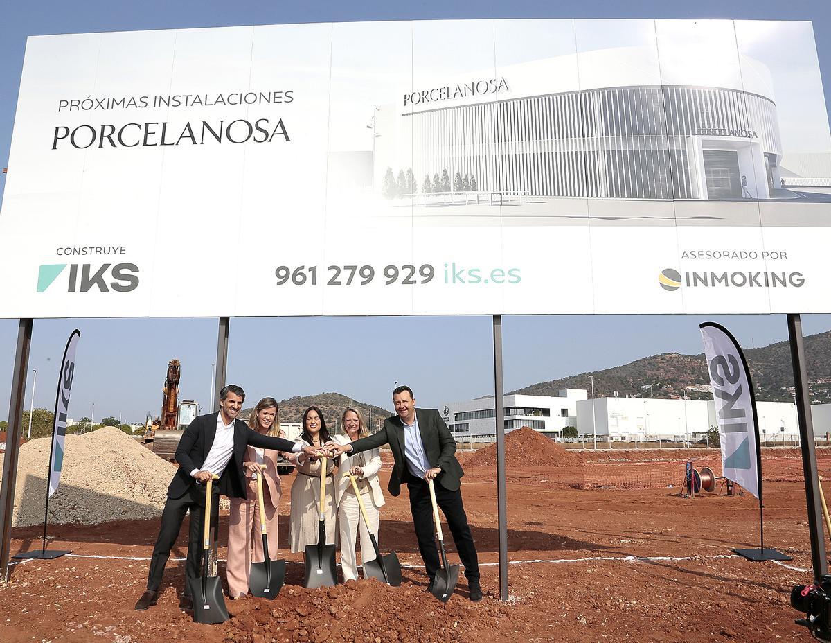 Acto de colocación de la primera piedra de la sede de Porcelanosa en Valencia.