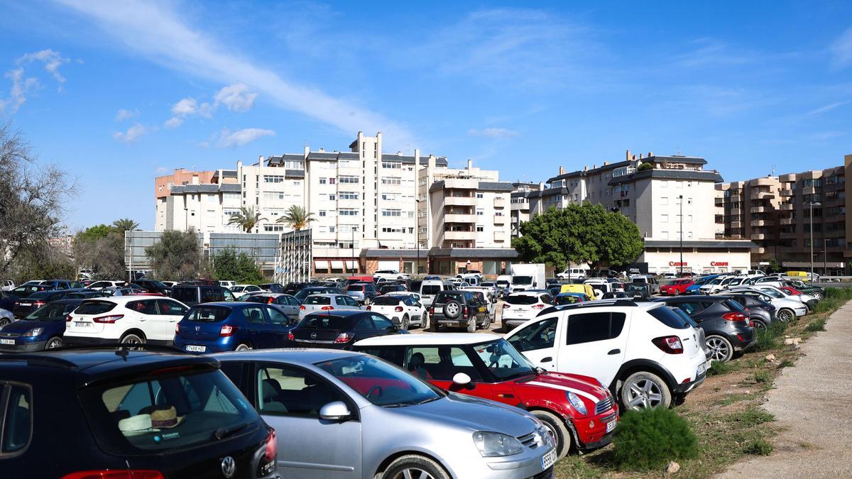 Aparcamiento disuasorio en Can Misses.