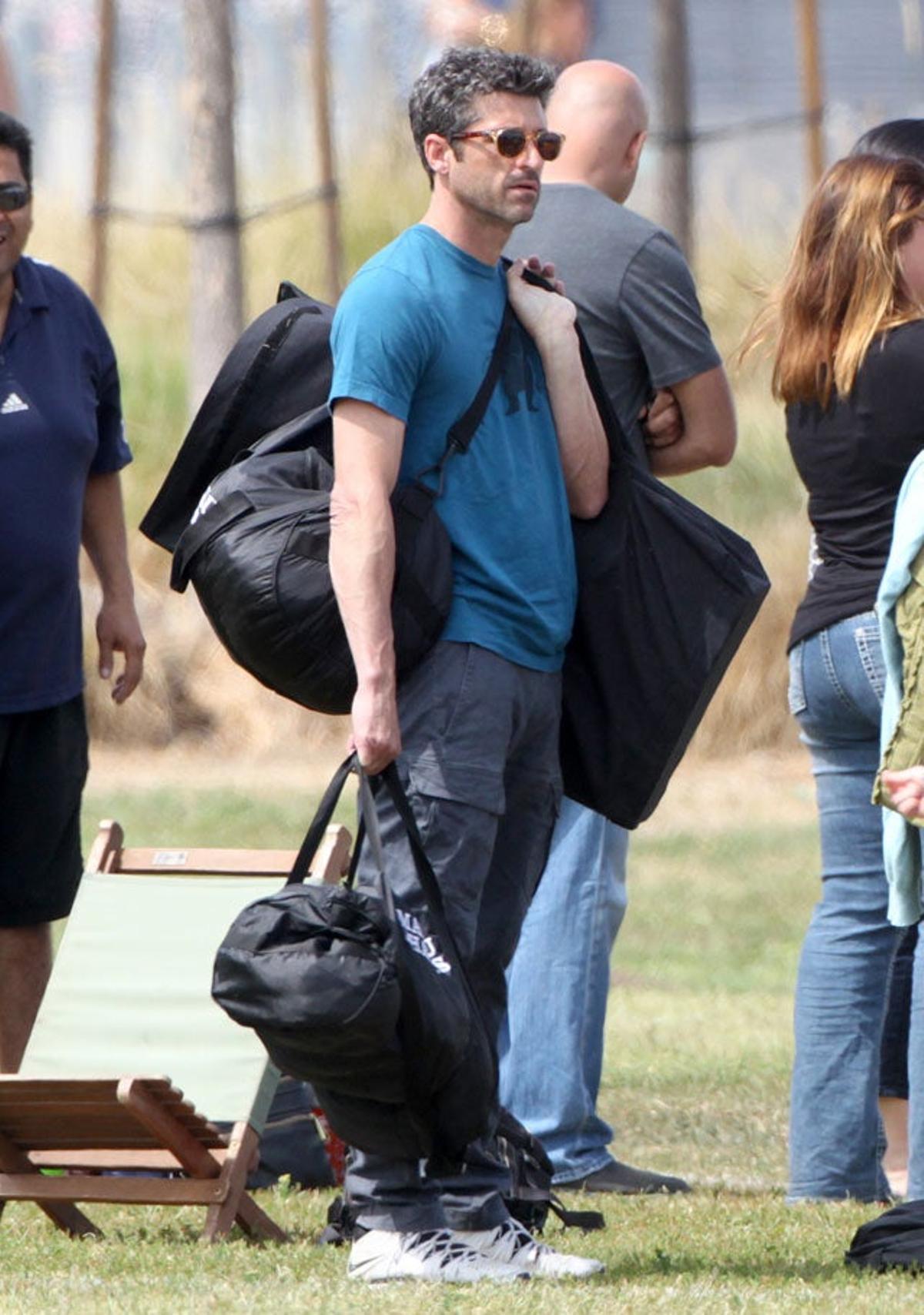 Patrick Dempsey cargadísimo con bolsas