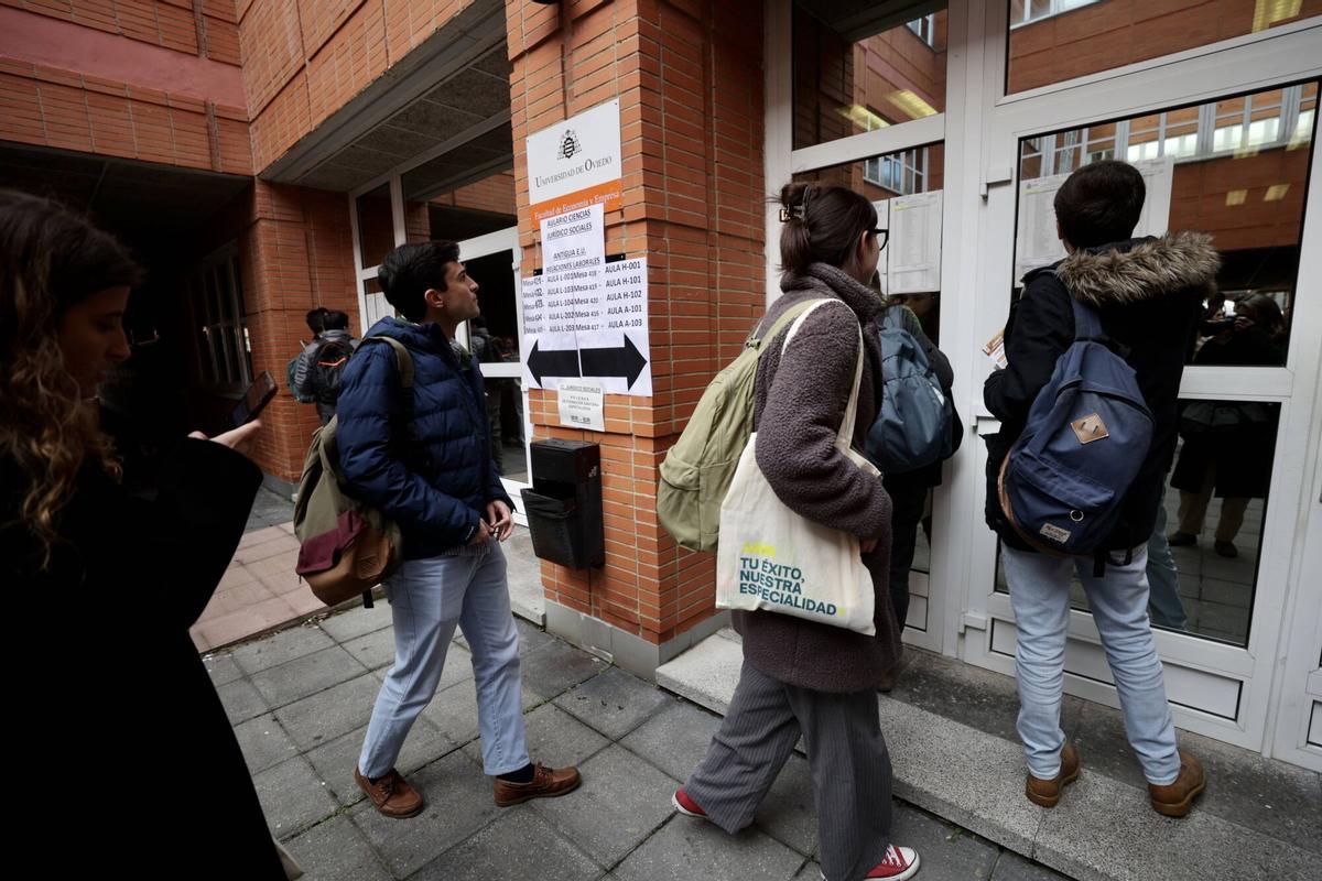 EN IMÁGENES: Así ha sido el examen MIR en Asturias 206 EN IMÁGENES: Así ha sido el examen MIR en Asturias 206