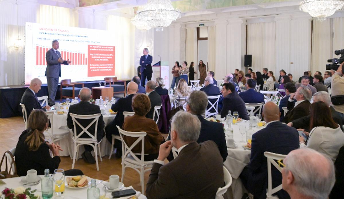 Un instante de la presentación del barómetro en Santa Cruz de Tenerife.