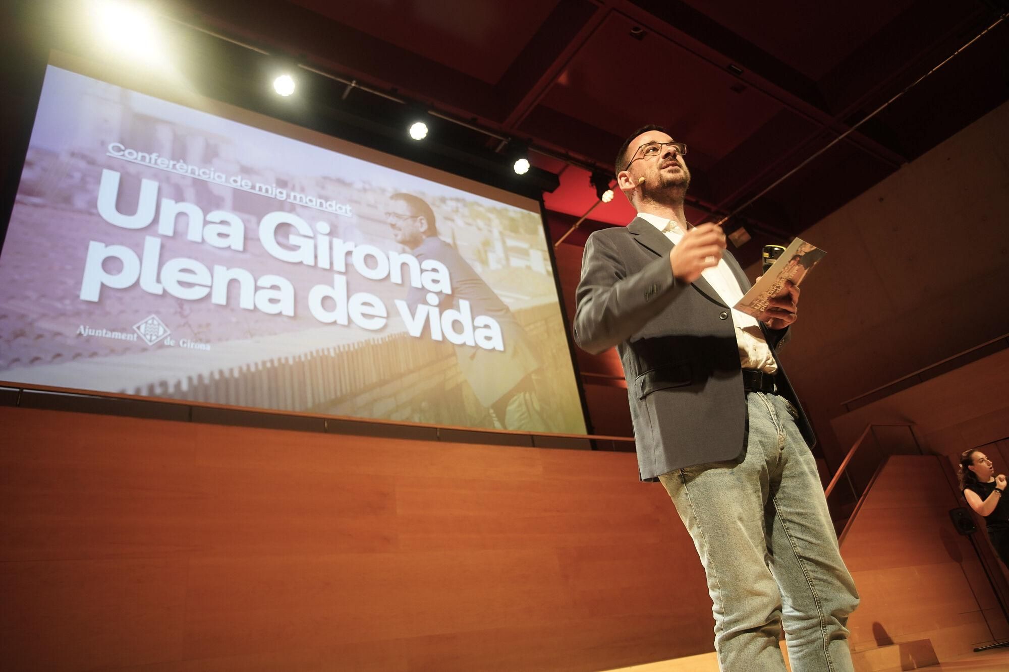 Girona Auditori alcalde de Girona, Lluc Salellas,conferència balanç meitat de mandat propostes pels pròxims dos anys