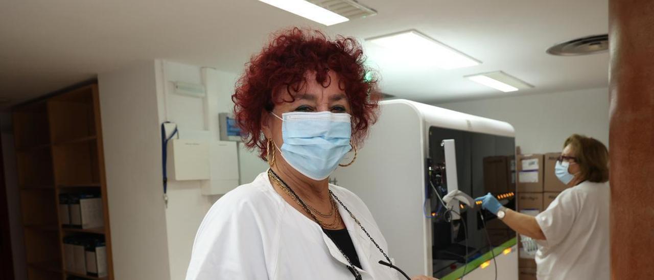 La doctora Moreno, responsable de Microbiología del Hospital General.