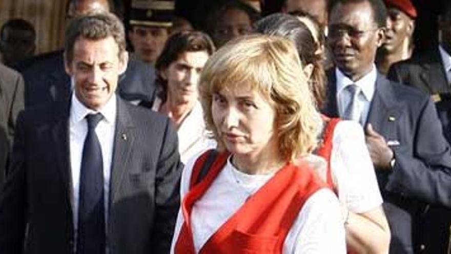 Las azafatas españolas y los tres periodistas franceses, rumbo a París en el avión de Sarkozy