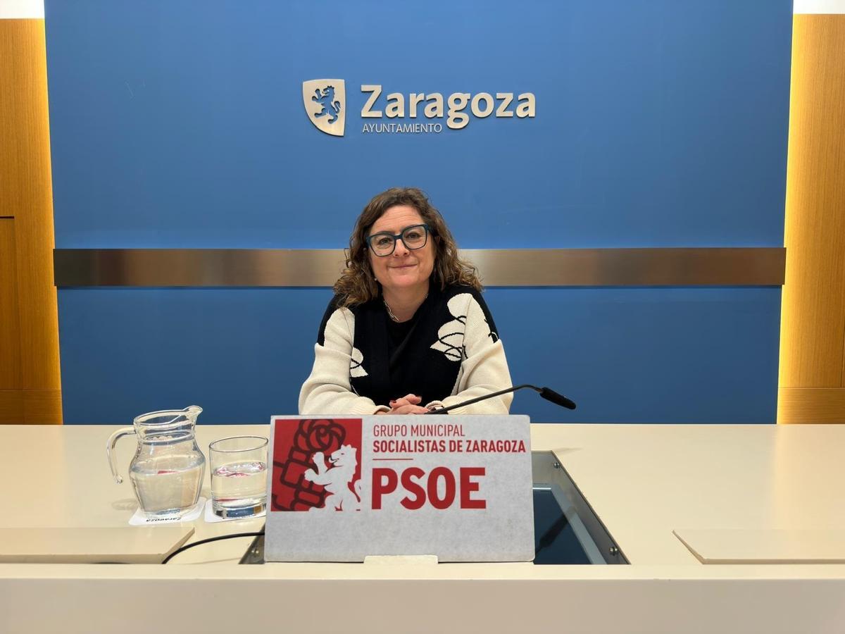 La portavoz de Hacienda del grupo municipal del PSOE, Marta Aparicio, este lunes en una rueda de prensa.