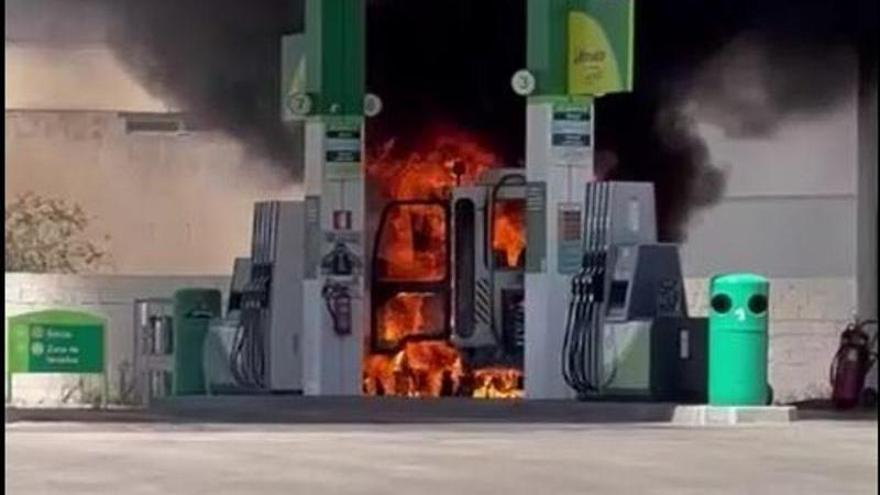 Incendio en una gasolinera en Los Alcázares