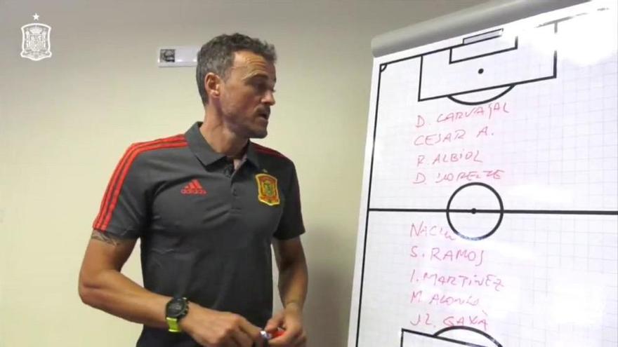 Luis Enrique anuncia su primera lista a través de redes sociales